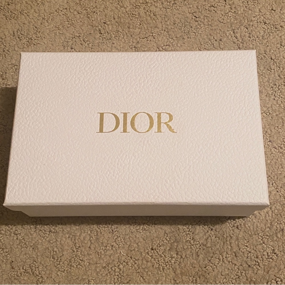 DIOR GIFT BOX - perfect for the holidays!!! 🎄